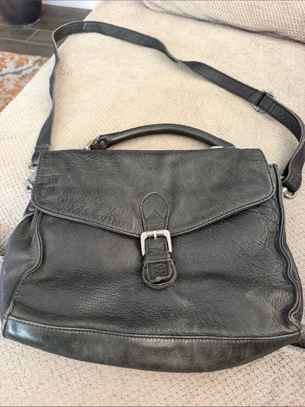 Classic Black Leather Women's Crossbody Satchel - Sleek Everyday Carry